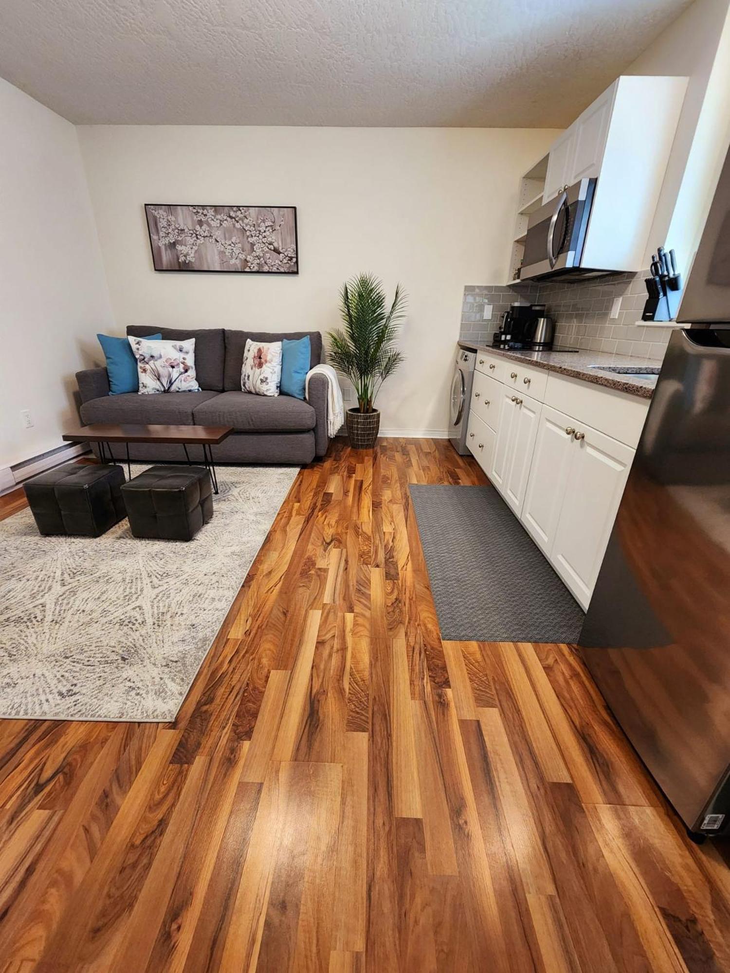 Adorable 1- Bedroom Suite In Langford Виктория Экстерьер фото