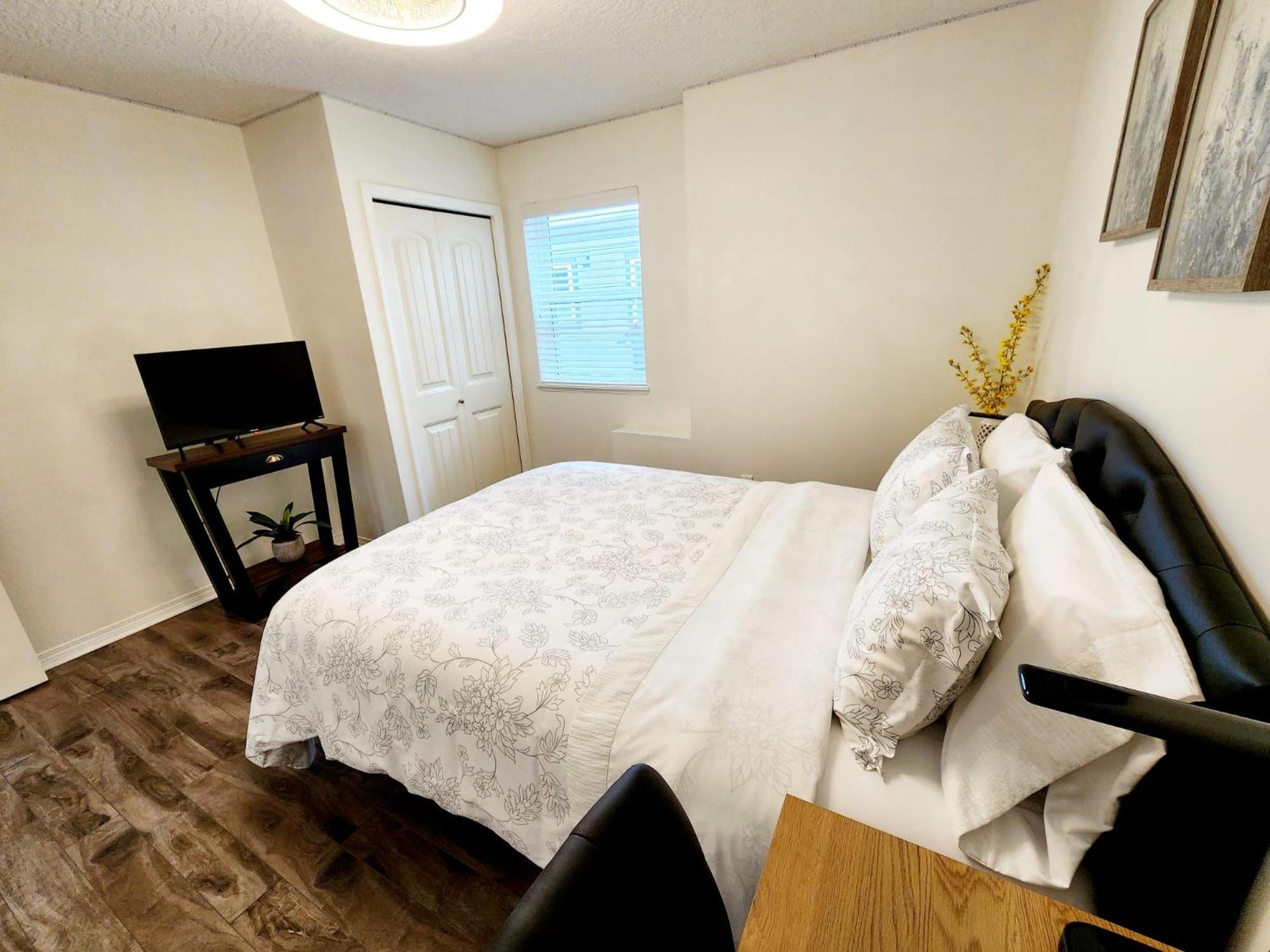 Adorable 1- Bedroom Suite In Langford Виктория Экстерьер фото